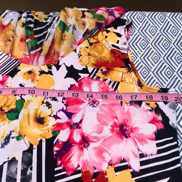 Susie In The City Floral Multicolor Blouse.       Size Large - Picture 12 of 12